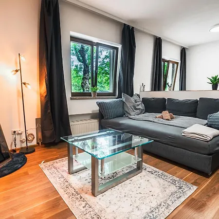 Zentral Am Fluss #1 *