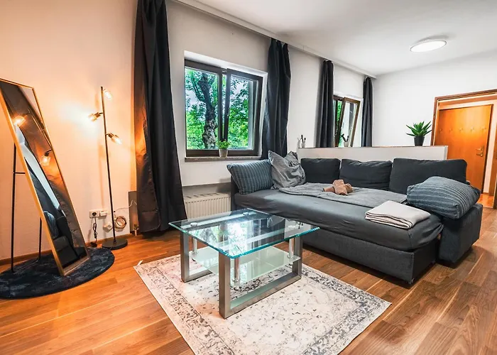 Zentral Am Fluss #1 *